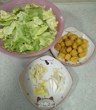 豆腐泡炒甘蓝的做法步骤：4