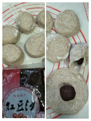 黑全麦豆沙饼的做法步骤：3