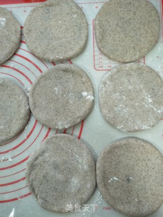 黑全麦豆沙饼的做法步骤：4