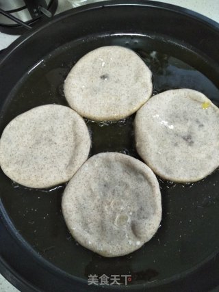 黑全麦豆沙饼的做法步骤：5