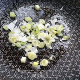 蚝油白菜炒木耳的做法步骤：2