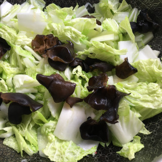 蚝油白菜炒木耳的做法步骤：4