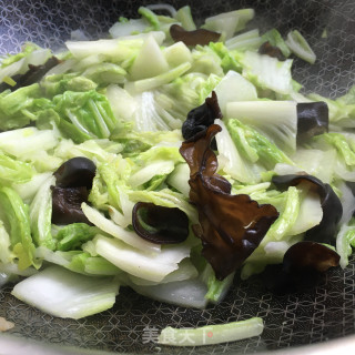 蚝油白菜炒木耳的做法步骤：5