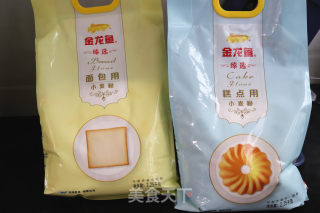 草莓酥粒面包的做法步骤：1
