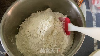 自制披萨的做法步骤：1