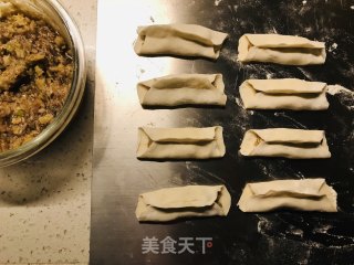 牛肉锅贴的做法步骤：1