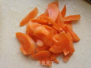 胡萝卜芹菜炒粉条的做法步骤：1