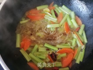 胡萝卜芹菜炒粉条的做法步骤：8