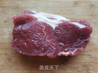 小米椒大葱炒羊肉的做法步骤：1