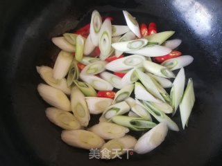小米椒大葱炒羊肉的做法步骤：9