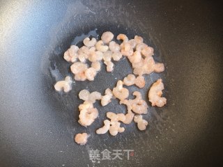 虾仁炒酒窝面的做法步骤：8