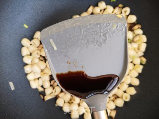 虾仁炒酒窝面的做法步骤：12