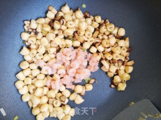 虾仁炒酒窝面的做法步骤：13