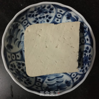 孜然油炸豆腐块的做法步骤：1
