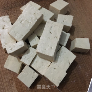孜然油炸豆腐块的做法步骤：2