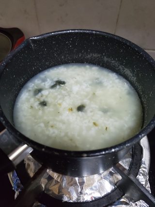 皮蛋瘦肉粥的做法步骤：4