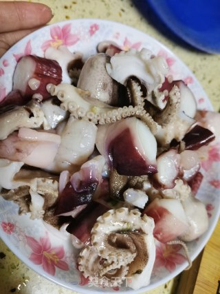 酱香鱿鱼脚八爪鱼的做法步骤：2
