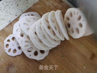 清炒藕片的做法步骤：1