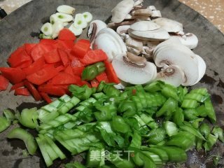 蘑菇小炒的做法步骤：1