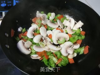 蘑菇小炒的做法步骤：5