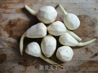 红烧茨菇的做法步骤：1
