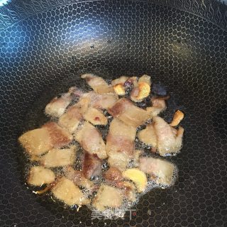五花肉炒白菜的做法步骤：2