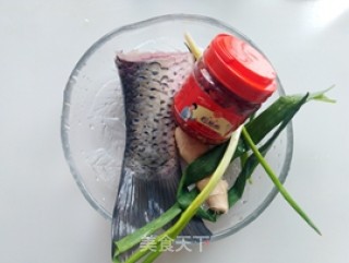 剁椒蒸鱼划的做法步骤：1