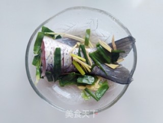 剁椒蒸鱼划的做法步骤：3