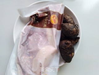 芋艿烧鸭块的做法步骤：1