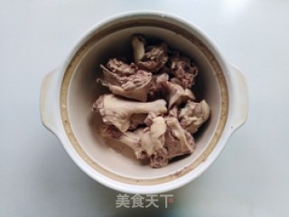 芋艿烧鸭块的做法步骤：2