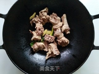 芋艿烧鸭块的做法步骤：5