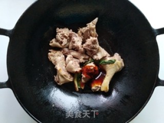 芋艿烧鸭块的做法步骤：6