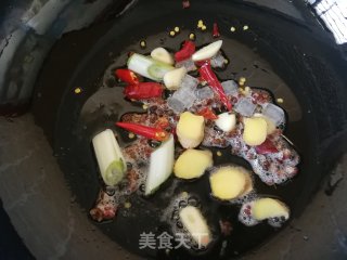 自制麻辣羊肉火锅锅底的做法步骤：5