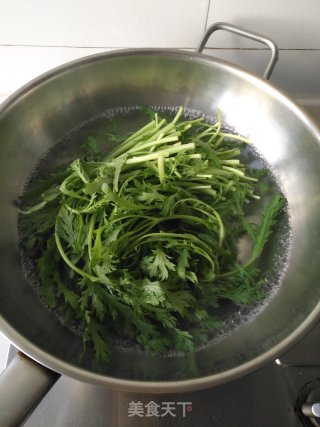 蒜蓉茼蒿的做法步骤：4