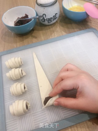 豆沙小酥卷的做法步骤：2