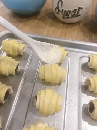 豆沙小酥卷的做法步骤：4