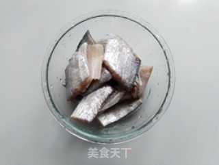 干煎带鱼的做法步骤：3
