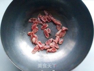 西蓝花炒腊肠的做法步骤：6