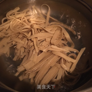 水煮豆腐皮的做法步骤：5