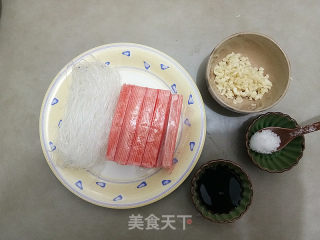 粉丝蒸蟹肉棒的做法步骤：1