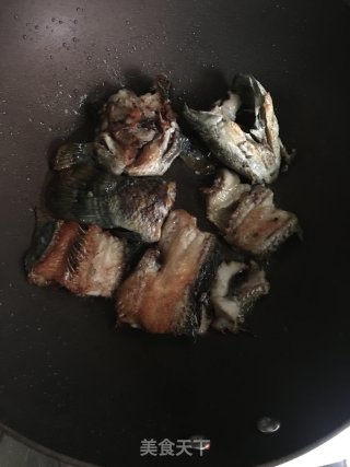 生鱼骨滚枸杞叶汤的做法步骤：3