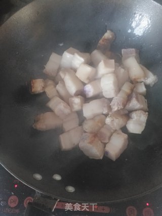 秘制红烧肉（不炒糖色不用油）的做法步骤：4