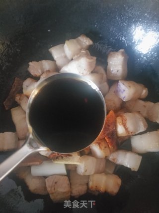 秘制红烧肉（不炒糖色不用油）的做法步骤：8