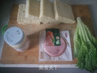 火腿鸡蛋西多士的做法步骤：1