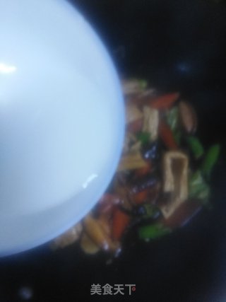 腐竹炒香菇的做法步骤：13