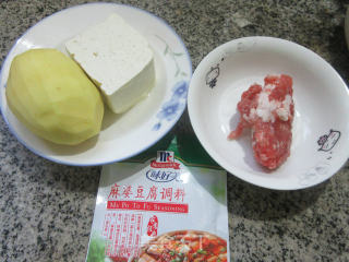 麻婆老豆腐土豆丁的做法步骤：1