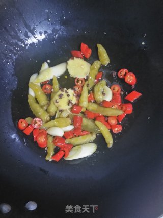 简易版的酸菜鱼的做法步骤：11