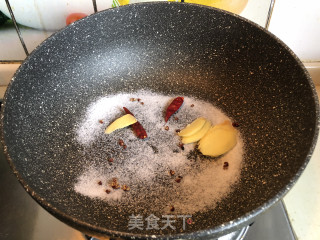 炒咸肉的做法步骤：3