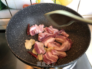 炒咸肉的做法步骤：4
