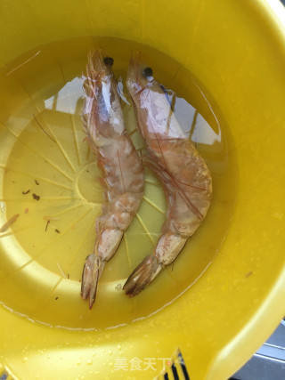 鲜虾焗米饭的做法步骤：1
